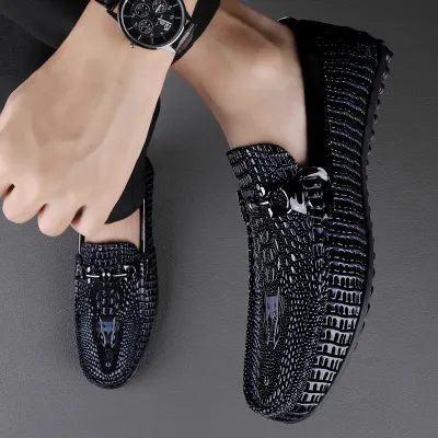 EMBOSSED CROCODILE PATTERN LOAFER